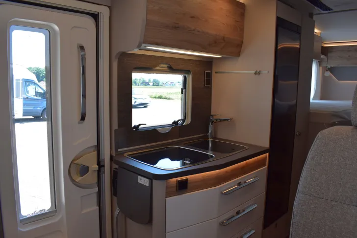 Fahrzeugbild Hymer Exsis-i 580 Pure Sat, TV, Klima, Navi, 4 Betten #8