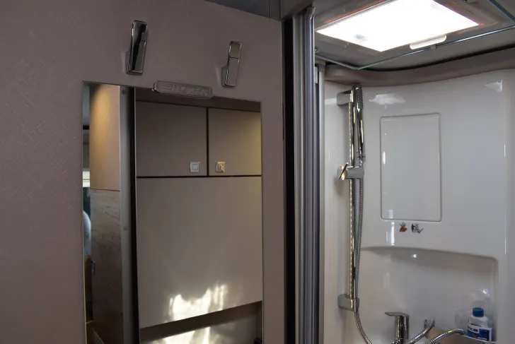 Fahrzeugbild Hymer Exsis-i 580 Pure Sat, TV, Klima, Navi, 4 Betten #28