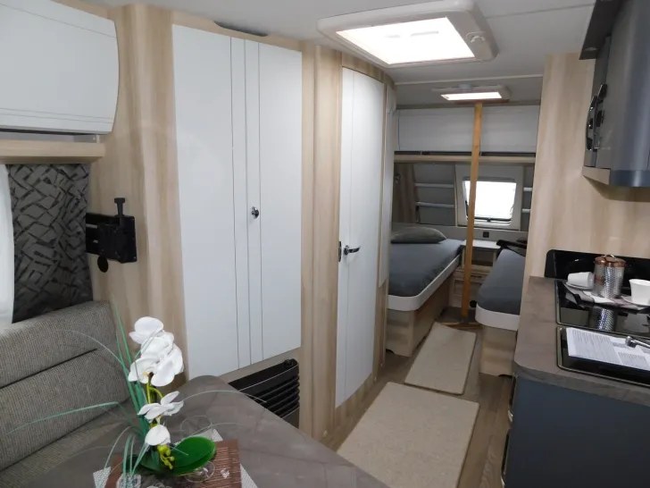 Fahrzeugbild Hobby De Luxe 495 UL Mover, Fahrradtr, Autark, 1800 kg #7