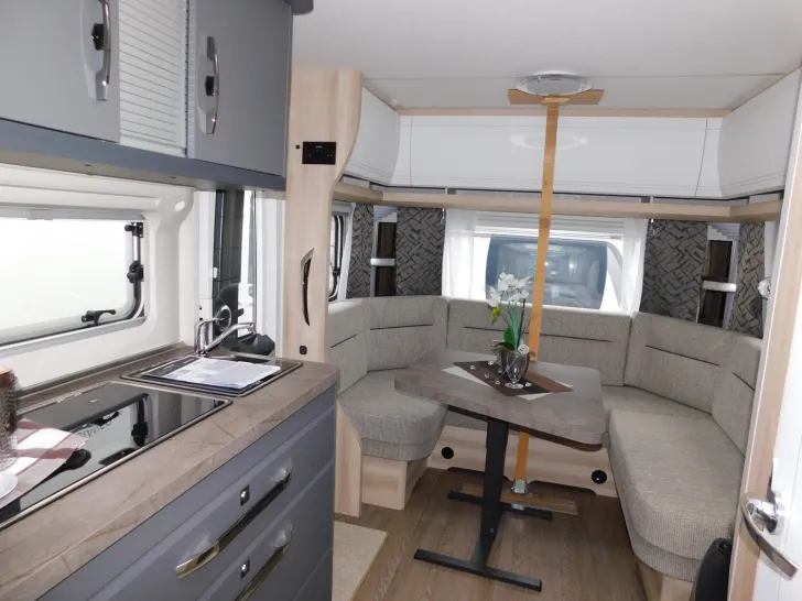 Fahrzeugbild Hobby De Luxe 495 UL Mover, Fahrradtr, Autark, 1800 kg #9