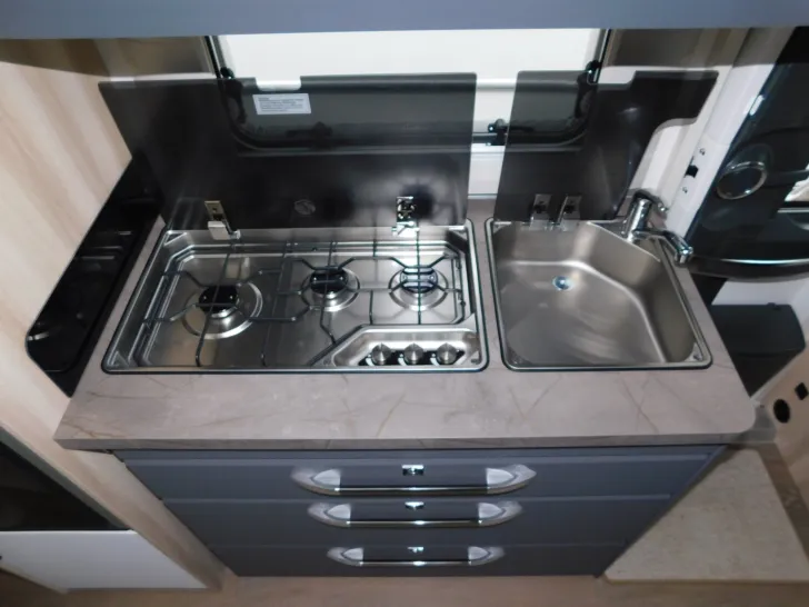 Fahrzeugbild Hobby De Luxe 495 UL Mover, Fahrradtr, Autark, 1800 kg #11