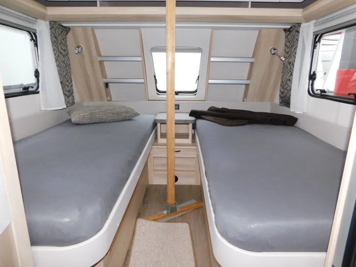 Fahrzeugbild Hobby De Luxe 495 UL Mover, Fahrradtr, Autark, 1800 kg #12