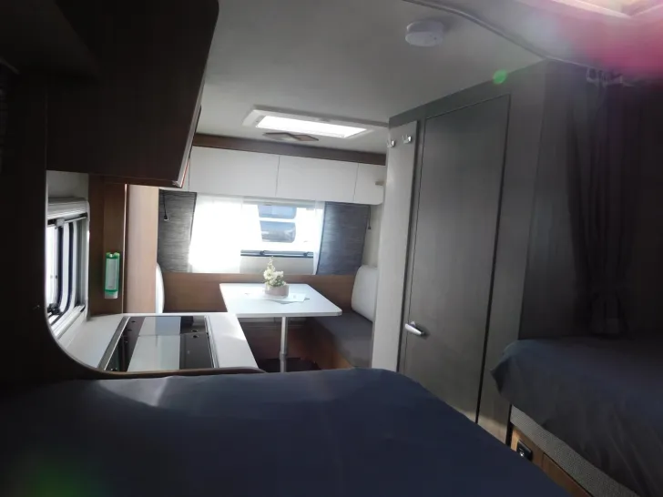 Fahrzeugbild Tabbert Senara 460 E 2.3 IC-Line, Autark, Fahrradträger #10