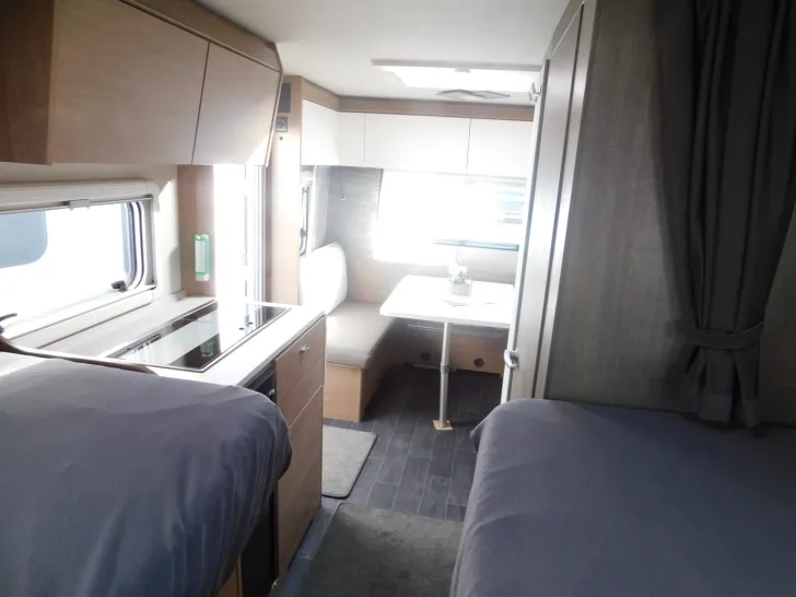 Fahrzeugbild Tabbert Senara 460 E 2.3 IC-Line, Autark, Fahrradträger #11