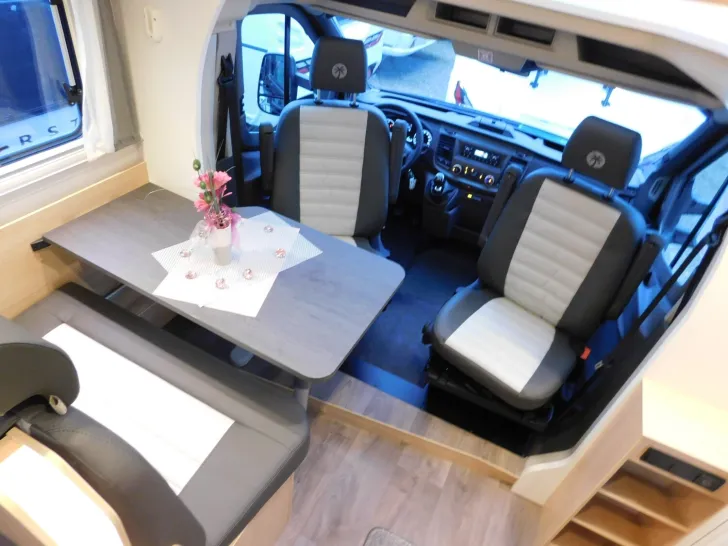 Fahrzeugbild Sunlight Adventure T Ford 670S #8