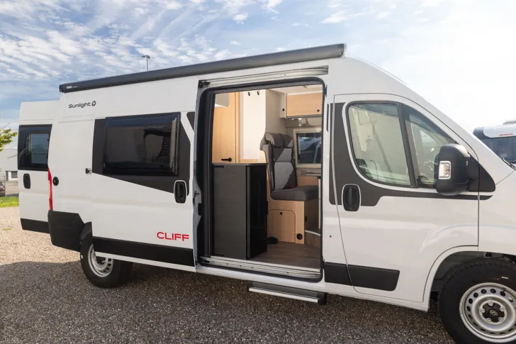 Fahrzeugbild Sunlight Cliff 600 591 KG Zuladung #8