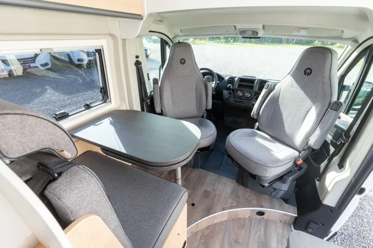 Fahrzeugbild Sunlight Cliff 600 591 KG Zuladung #18