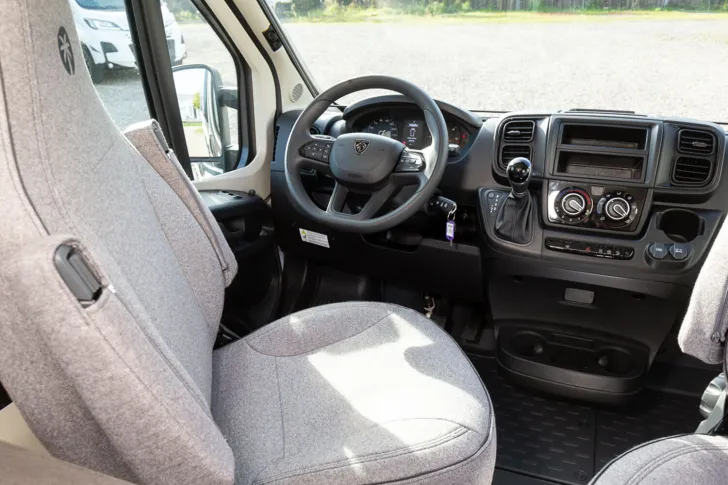 Fahrzeugbild Sunlight Cliff 600 591 KG Zuladung #19