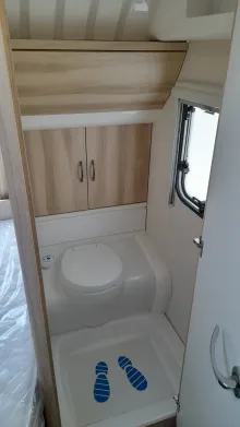 Fahrzeugbild Hobby De Luxe 560 KMFe 2000kg; Vorzeltaußensteckdose #9