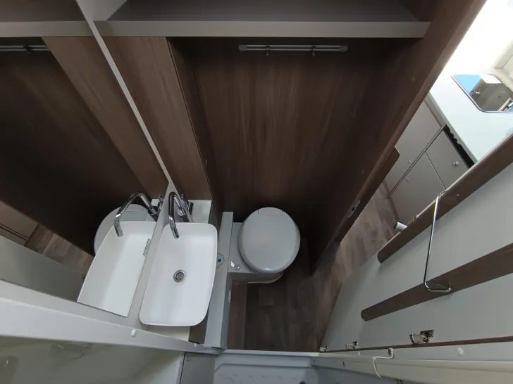 Fahrzeugbild Carado pro A 361 140PS MANUELL/Fahrradträger/Markise #38