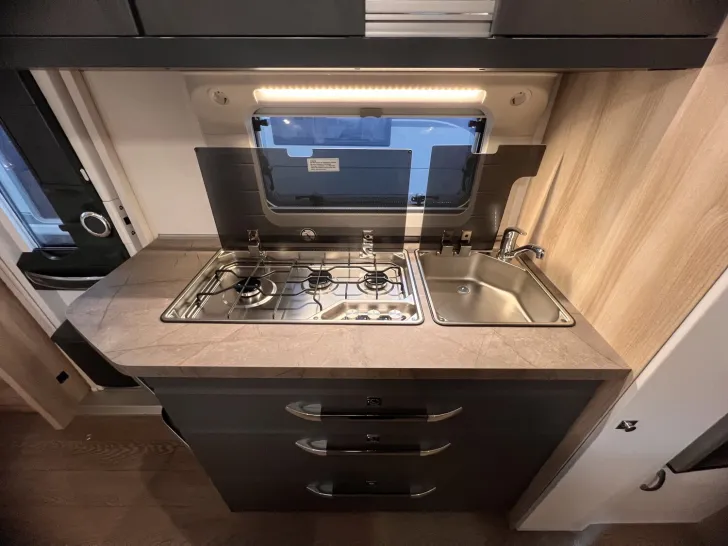 Fahrzeugbild Hobby De Luxe 545 KMF - Mover, 3er Bett, Autark, uvm #10