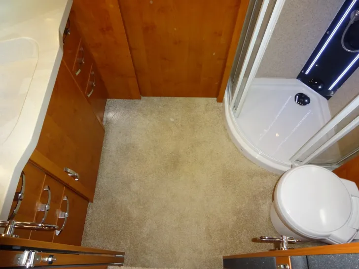 Fahrzeugbild Phoenix Alkoven 8400 BMRSLX -Rundsitzgruppe/Einzelbetten #16