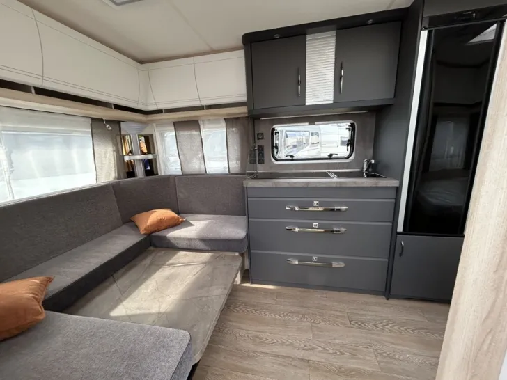 Fahrzeugbild Hobby De Luxe 460 UFe #9