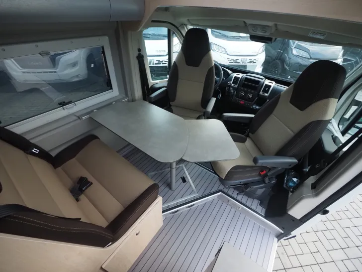 Fahrzeugbild Clever Celebration, Markise, Radträger, uvm. #6