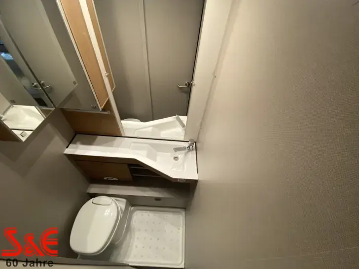 Fahrzeugbild Bürstner Averso 490 TL #9