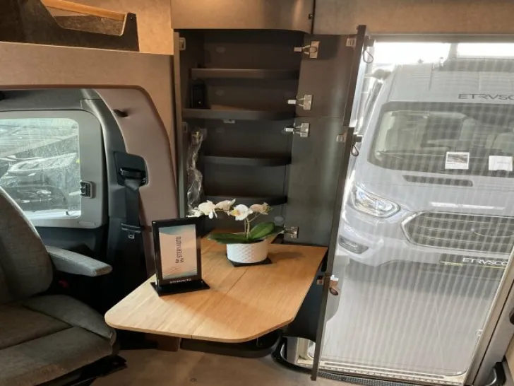 Fahrzeugbild Hymer Venture S / Wechselrichter 1300W / Solar 345W #8