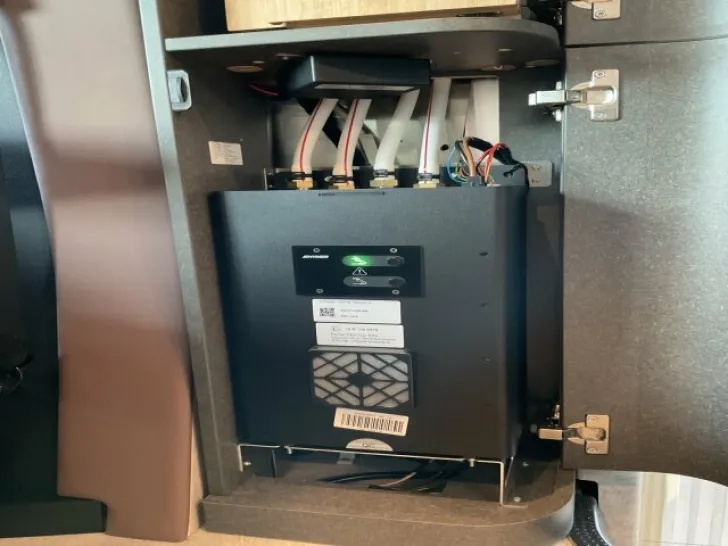 Fahrzeugbild Hymer Venture S / Wechselrichter 1300W / Solar 345W #10