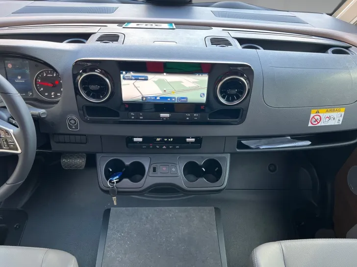 Fahrzeugbild Carthago chic c-line I 5.9 XL LE Mercedes (303) #11