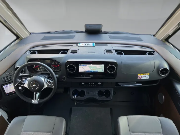 Fahrzeugbild Carthago chic c-line I 5.9 XL LE Mercedes (303) #12