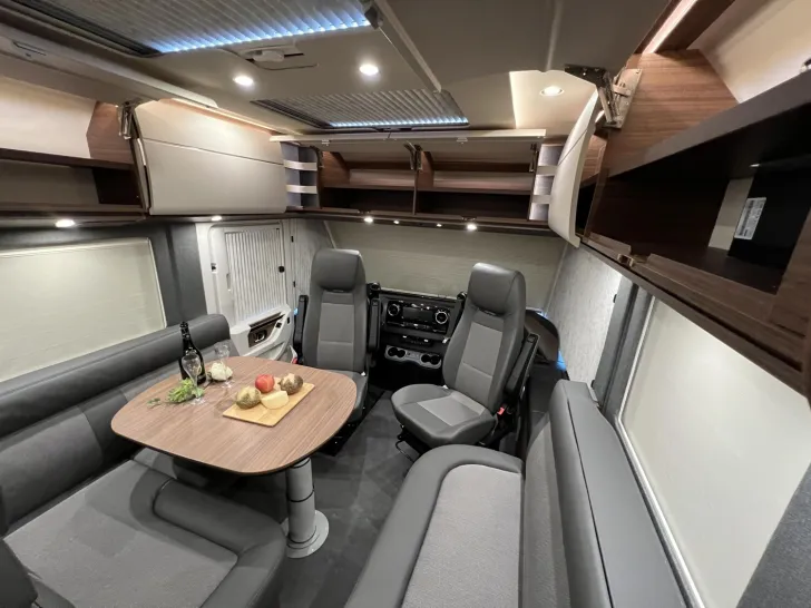 Fahrzeugbild Carthago chic c-line I 5.9 XL LE Mercedes (303) #14