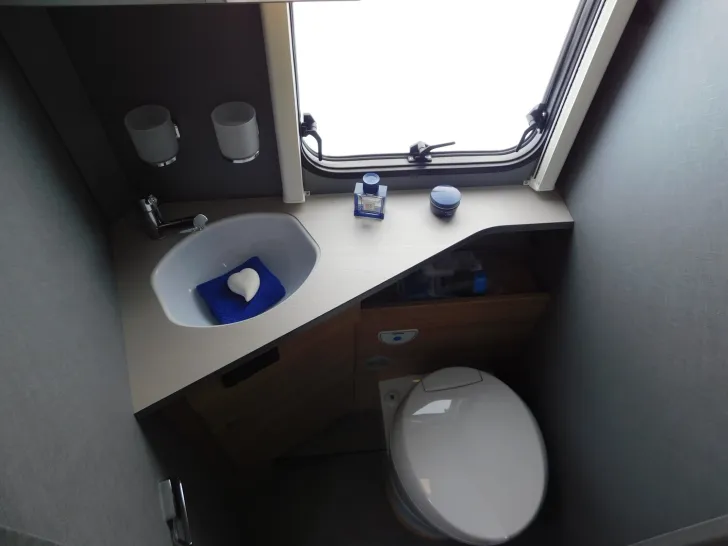 Fahrzeugbild Dethleffs Just 90 T 7052 DBL Hubbett, Navi+Rückfahrkamera #11