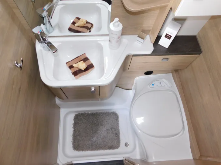 Fahrzeugbild Tabbert PEP PANTIGA 550 E 2000Kg, Dyonic, Komfortdusche #16