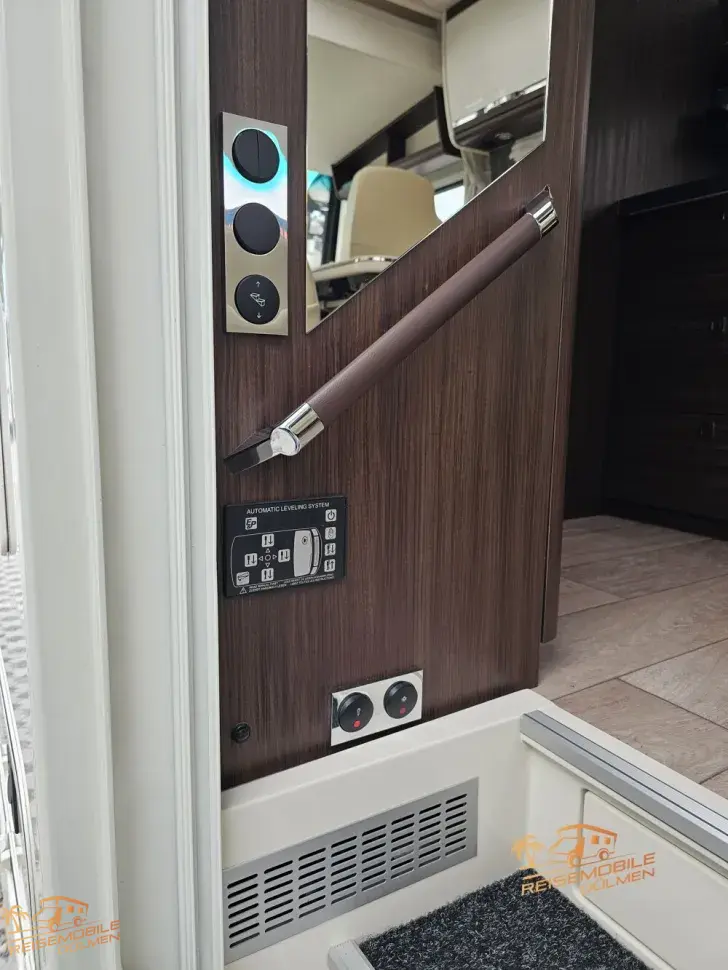 Fahrzeugbild Morelo Palace 85 L Hubbett/Hubstützen/4xSolar #11