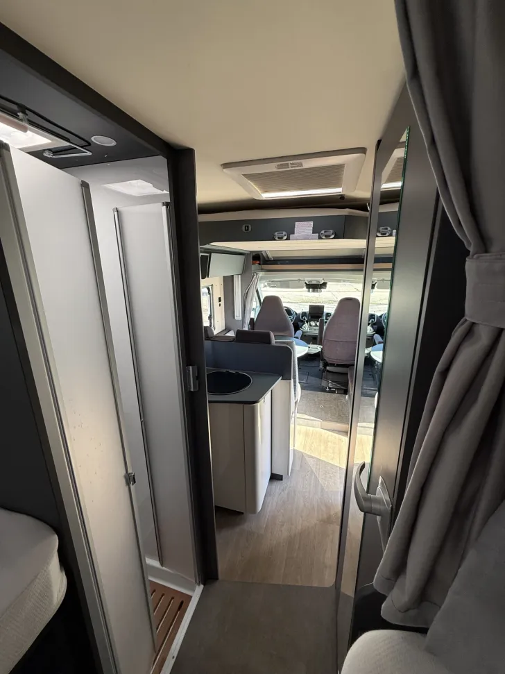 Fahrzeugbild Laika Kosmo L 409 #15