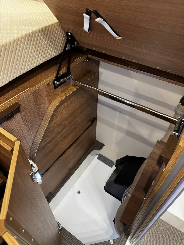 Fahrzeugbild Carthago C2-tourer I 147 RB LE K comfort Mercedes (271) #31