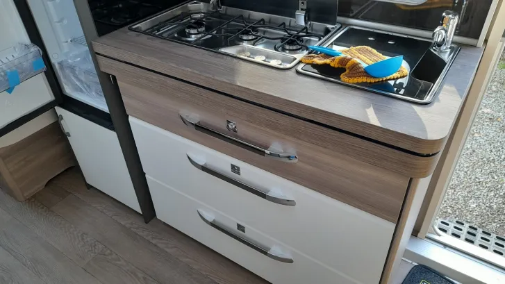 Fahrzeugbild Hobby Excellent Edition 495 UL 1800kg, TV Halter #8