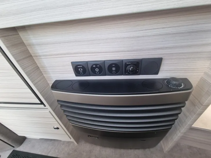 Fahrzeugbild Dethleffs c-joy 420 QSH Abverkauf Ausstellungswagen #9