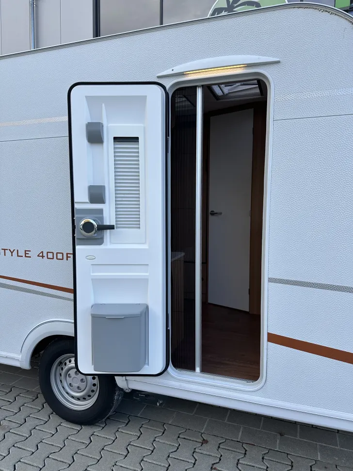 Fahrzeugbild LMC Style 400 F #4