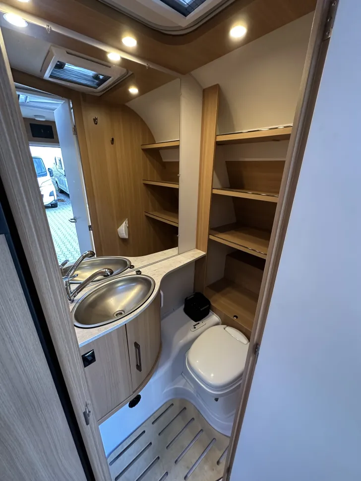 Fahrzeugbild LMC Style 400 F #11