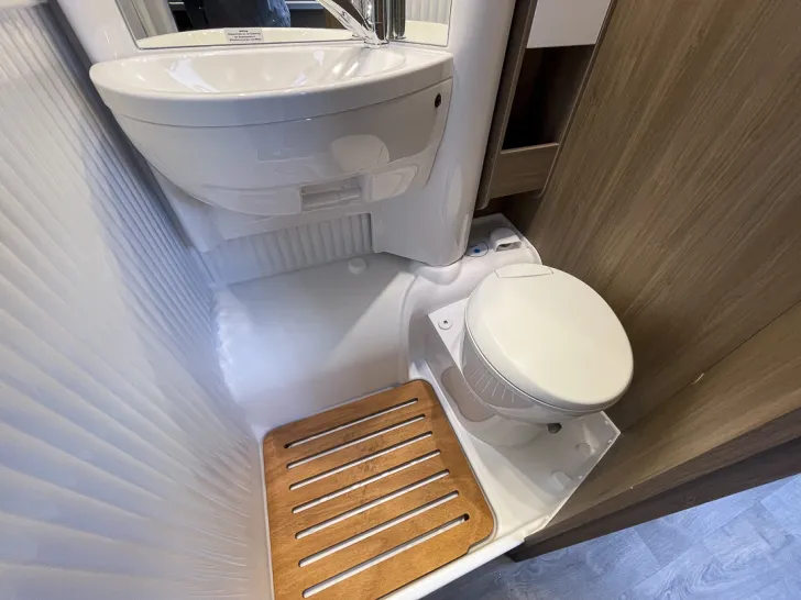 Fahrzeugbild Carado V132 pro+ *Automatik, LED, Alu* #21