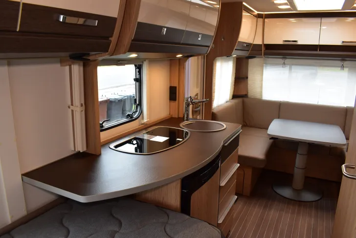 Fahrzeugbild Bürstner Averso 490 TL #6