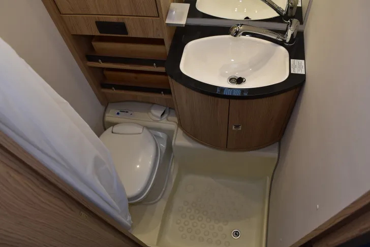 Fahrzeugbild Bürstner Averso 490 TL #17