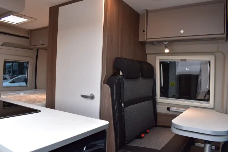 Fahrzeugbild Carado Camper Van CV 540 Markise, Faltverdklg, 5,41m #5