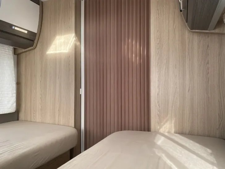 Fahrzeugbild Bürstner Averso 540 TL -Mover, Einzelbetten/Therme #10