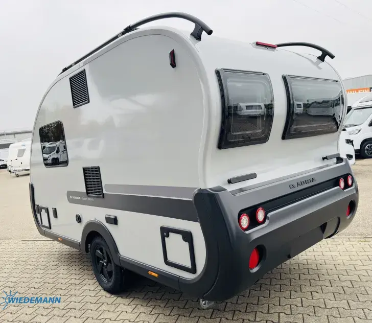 Schräg Hinten Adria Action 391 LH Sports 2026 * Sport * Alu * Dachrel.