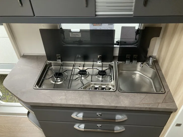 Fahrzeugbild Hobby De Luxe 545 KMF Fußbodenerwärmung #9