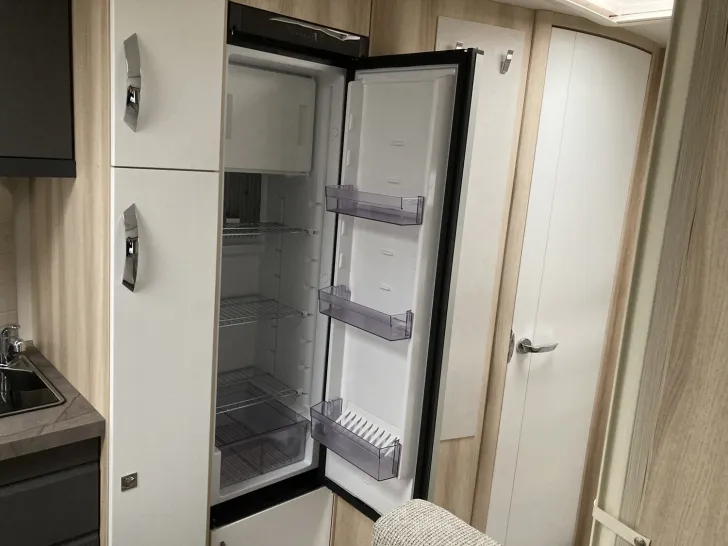 Fahrzeugbild Hobby De Luxe 545 KMF Fußbodenerwärmung #10