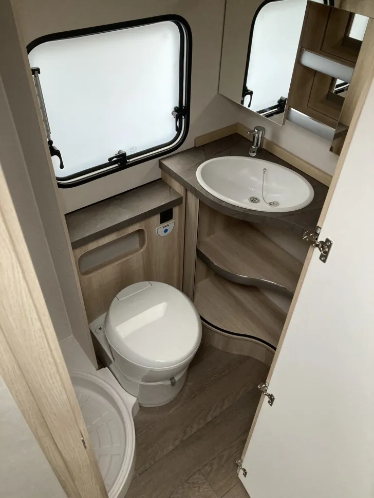 Fahrzeugbild Hobby De Luxe 545 KMF Fußbodenerwärmung #11