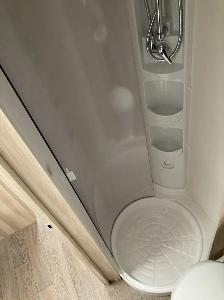 Fahrzeugbild Hobby De Luxe 545 KMF Fußbodenerwärmung #13