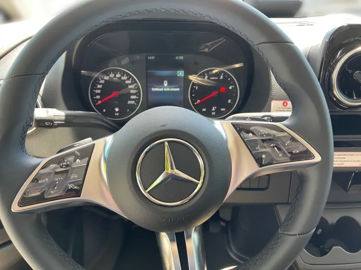 Fahrzeugbild Carthago chic e-line I 50 LE DA Mercedes + Hubstützenanlage #8