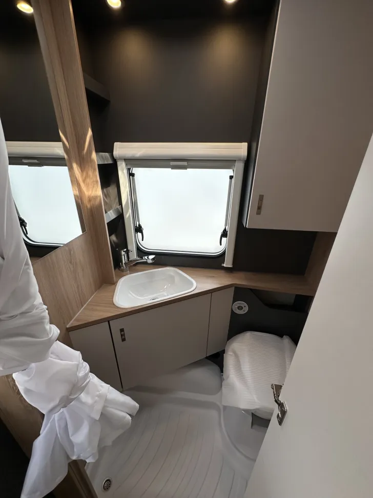 Fahrzeugbild Knaus Sport 420 QD Duschausbau | Design Paket | Gas #10