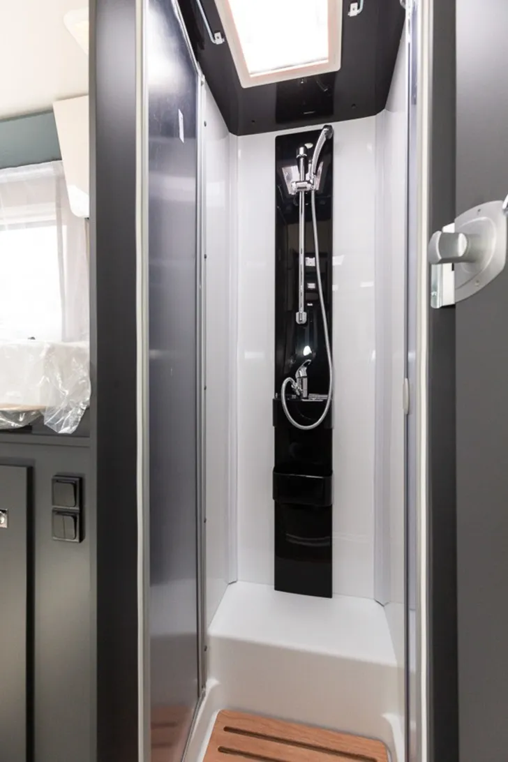 Fahrzeugbild Laika Kosmo L 409 ** 22.000   Rabatt ** #16