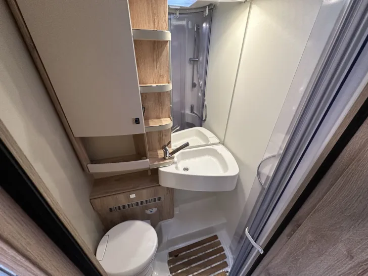 Fahrzeugbild Eura Mobil Profila T 696 EB auf Mercedes Mondial-Plus-Paket #11