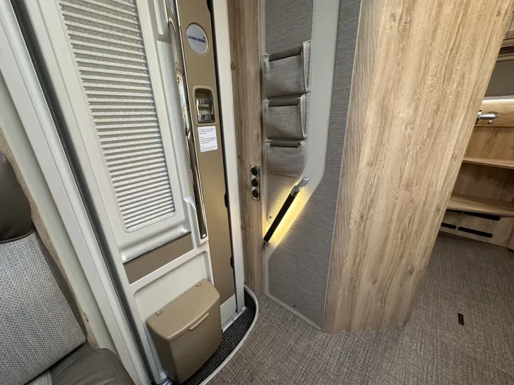 Fahrzeugbild Eura Mobil Profila T 696 EB auf Mercedes Mondial-Plus-Paket #15