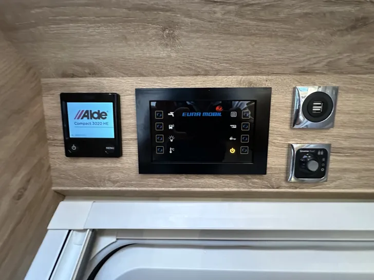 Fahrzeugbild Eura Mobil Profila T 696 EB auf Mercedes Mondial-Plus-Paket #16