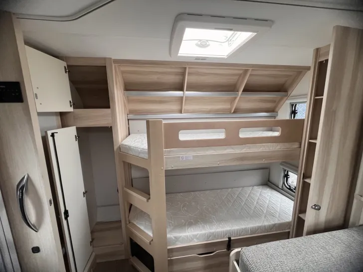 Fahrzeugbild Hobby De Luxe 560 KMFe - SIE SPAREN 9.533,-Euro #5